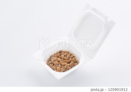 パック入りの市販の納豆 120901912