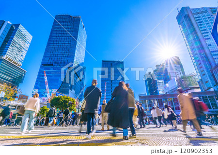日本の東京都市景観　師走…今年もあとわずか、いざ、新時代へ…希望の光＝6日、渋谷 120902353
