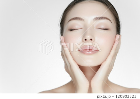 瞳を閉じる女性。スキンケア、化粧品、美容イメージ 瞳を閉じる女性。スキンケア、化粧品、美容イメージ 120902523