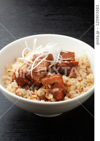 角煮の炊き込みご飯 角煮の炊き込みご飯 120903883