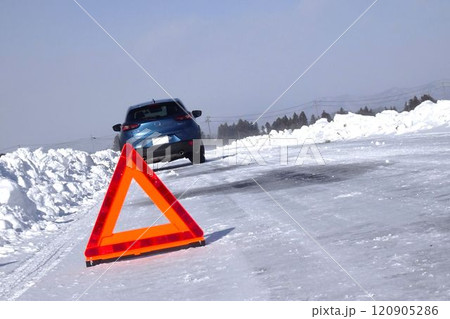 自動車のトラブルイメージ　交通イメージ 120905286