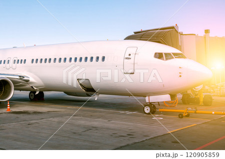 White passenger aircraft parked to a jetway 120905859