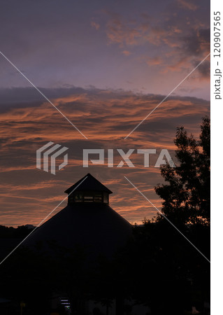 北杜市白州町、朝焼けの時、朝焼け雲 120907565