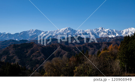 小川村から見る北アルプスの山並み 長野県小川村 小川村から見る北アルプスの山並み 長野県小川村 120908949