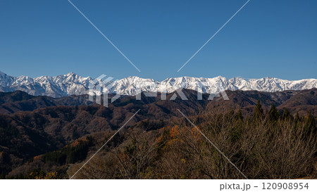 小川村から見る北アルプスの山並み　長野県小川村 120908954