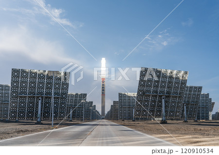 溶融塩タワー型太陽熱発電所 溶融塩タワー型太陽熱発電所 120910534
