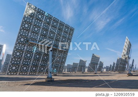 溶融塩タワー型太陽熱発電所 溶融塩タワー型太陽熱発電所 120910559