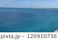 パラセーリングから見た沖縄の海 パラセーリングから見た沖縄の海 120910736