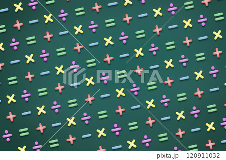 斜めに傾いたカラフルな立体的な計算マークのアイコンが並ぶ緑色の背景 120911032