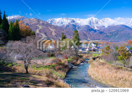【秋素材】秋の白馬村・大出公園から見る三段紅葉の風景【長野県】 【秋素材】秋の白馬村・大出公園から見る三段紅葉の風景【長野県】 120911069