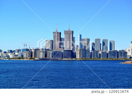 レインボーブリッジから見る晴海埠頭 築地市場方面 レインボーブリッジから見る晴海埠頭 築地市場方面 120911674