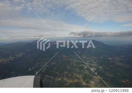 【鹿児島】上空から見た霧島山 【鹿児島】上空から見た霧島山 120911998