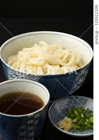 うどん　熱々のあつもりうどん　釜揚げうどん 120912306