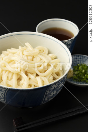 うどん 熱々のあつもりうどん 釜揚げうどん うどん 熱々のあつもりうどん 釜揚げうどん 120912308