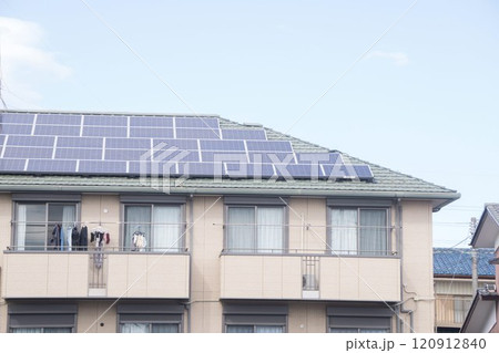 ソーラーパネル　太陽光発電　屋根 120912840