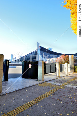オリンピックスタジアム 国立代々木競技場 秋の風景 オリンピックスタジアム 国立代々木競技場 秋の風景 120912860