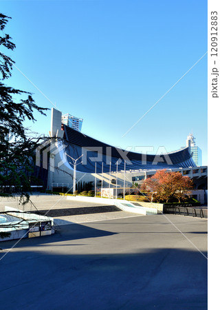 オリンピックスタジアム 国立代々木競技場 秋の風景 120912883