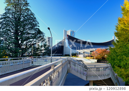 オリンピックスタジアム 国立代々木競技場 秋の風景 オリンピックスタジアム 国立代々木競技場 秋の風景 120912898