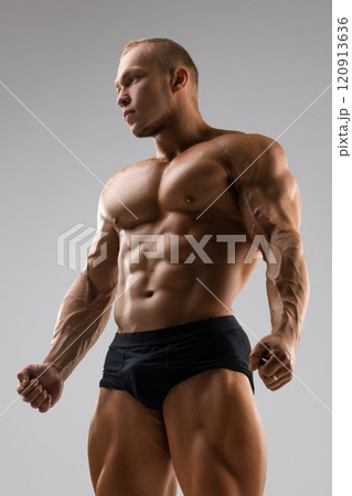 Handsome bodybuilder full-length view 120913636