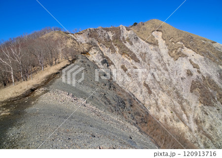 日光市足尾町、中倉山から沢入山へ続く山稜 日光市足尾町、中倉山から沢入山へ続く山稜 120913716