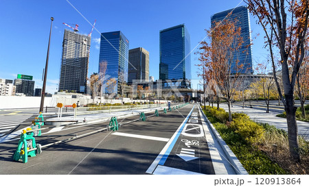 大阪市北区　JR大阪駅周辺の風景　完成間近のグラングリーン大阪 120913864