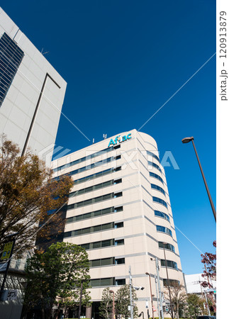 Aflacの外観　調布駅前　冬晴れの青空　東京都調布市小島 120913879
