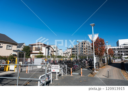 調布西第3自転車駐車場 冬晴れの青空 東京都調布市小島町 調布西第3自転車駐車場 冬晴れの青空 東京都調布市小島町 120913915