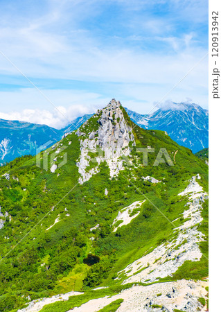 夏の烏帽子岳・南沢岳登山(前烏帽子岳から望む烏帽子岳) 夏の烏帽子岳・南沢岳登山(前烏帽子岳から望む烏帽子岳) 120913942
