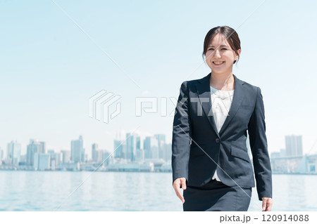 都会で働くビジネスウーマン(会社員・転職・税理士・会計士・就職・弁護士) 都会で働くビジネスウーマン(会社員・転職・税理士・会計士・就職・弁護士) 120914088