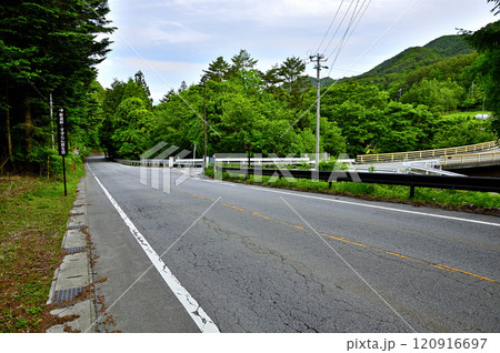 山梨県道719号富士河口湖芦川線　すずらんの里入口 120916697