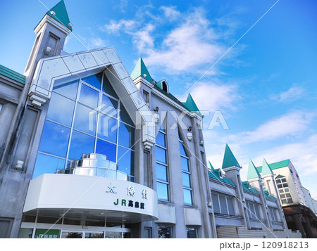 晴れた青空と高畠駅太陽館・山形県東置賜郡高畠町 120918213