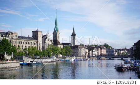 スイス・チューリッヒの街並み 120918231