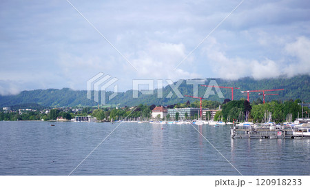スイス・チューリッヒのチューリッヒ湖 120918233