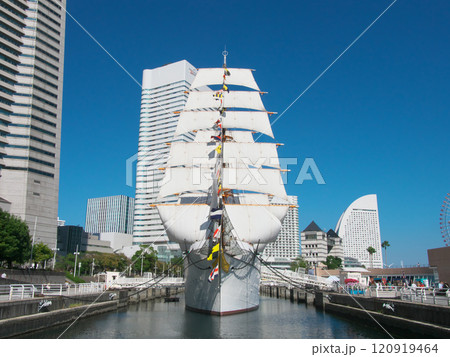帆船日本丸 文化の日の総帆展帆 都市景観(2024年11月) 帆船日本丸 文化の日の総帆展帆 都市景観(2024年11月) 120919464