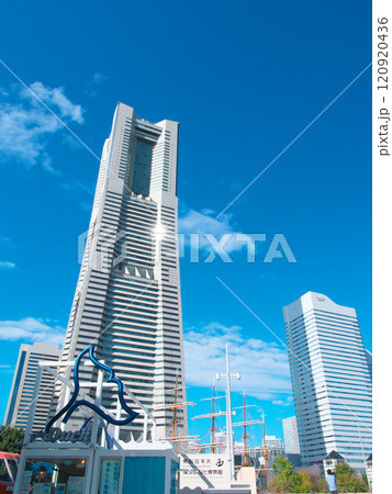 秋のランドマークタワー 都市景観(2024年10月) 秋のランドマークタワー 都市景観(2024年10月) 120920436
