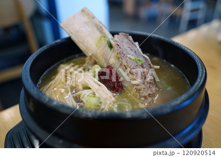 Short Rib Soup is a traditional Korean food made by boiling beef bones for a long time 120920514