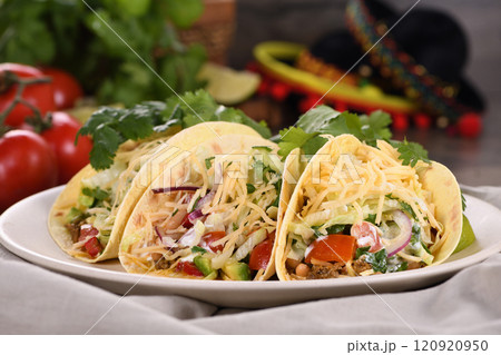 Beef and avocado tacos 120920950