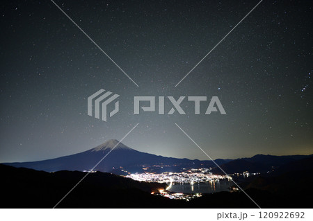 御坂峠から望む冬の富士山 120922692