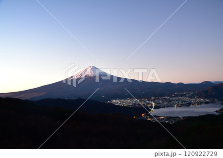 御坂峠から望む冬の富士山 御坂峠から望む冬の富士山 120922729