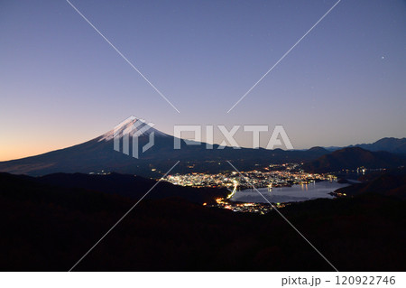 御坂峠から望む冬の富士山 御坂峠から望む冬の富士山 120922746