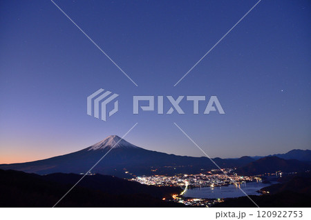 御坂峠から望む冬の富士山 御坂峠から望む冬の富士山 120922753