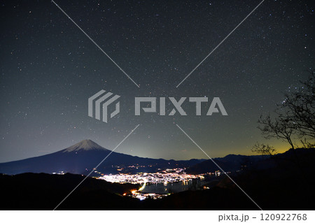 御坂峠から望む冬の富士山 御坂峠から望む冬の富士山 120922768