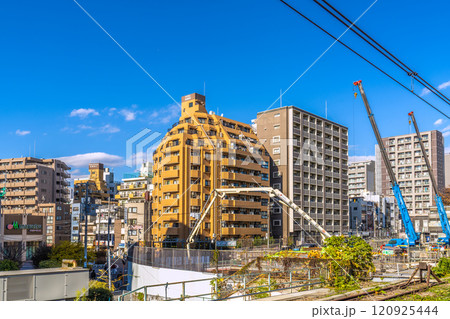 日本の東京都市景観 JR東日本 埼京線　板橋駅前再開発などを望む＝7日 120925444