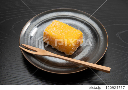 カスドース、長崎の名物カステラ菓子 120925737