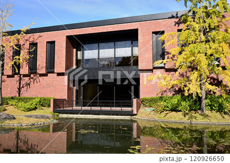 石橋文化センターにある久留米市美術館 120926650