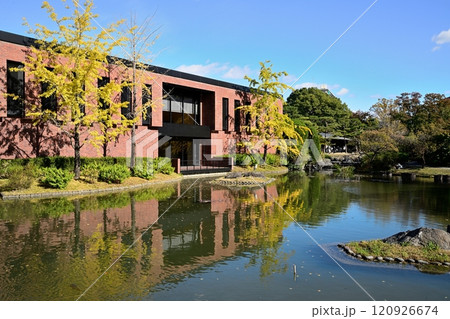 石橋文化センターにある久留米市美術館 120926674