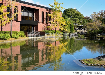 石橋文化センターにある久留米市美術館 石橋文化センターにある久留米市美術館 120926687