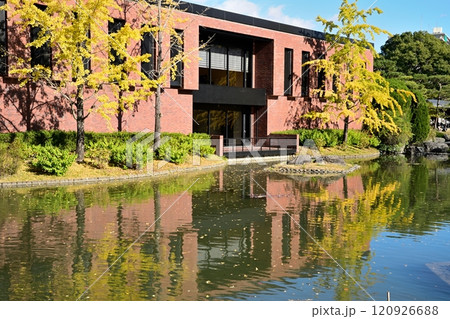 石橋文化センターにある久留米市美術館 120926688