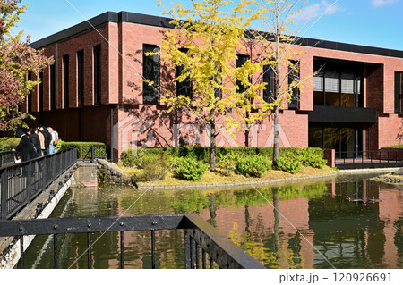 石橋文化センターにある久留米市美術館 120926691