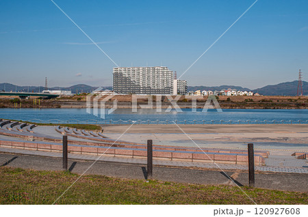 淀川アクアシアターから高槻市方面の景観　大阪府枚方市 120927608